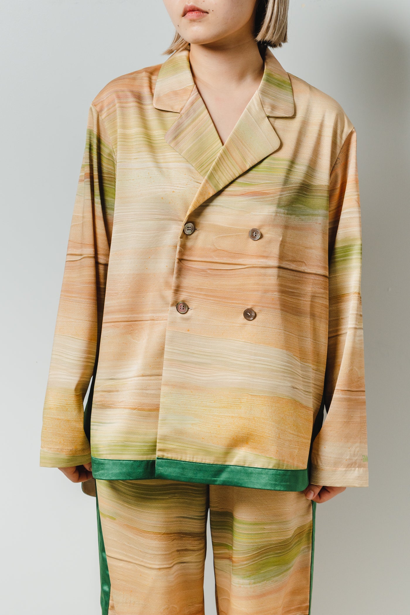 "Wonderer" tops